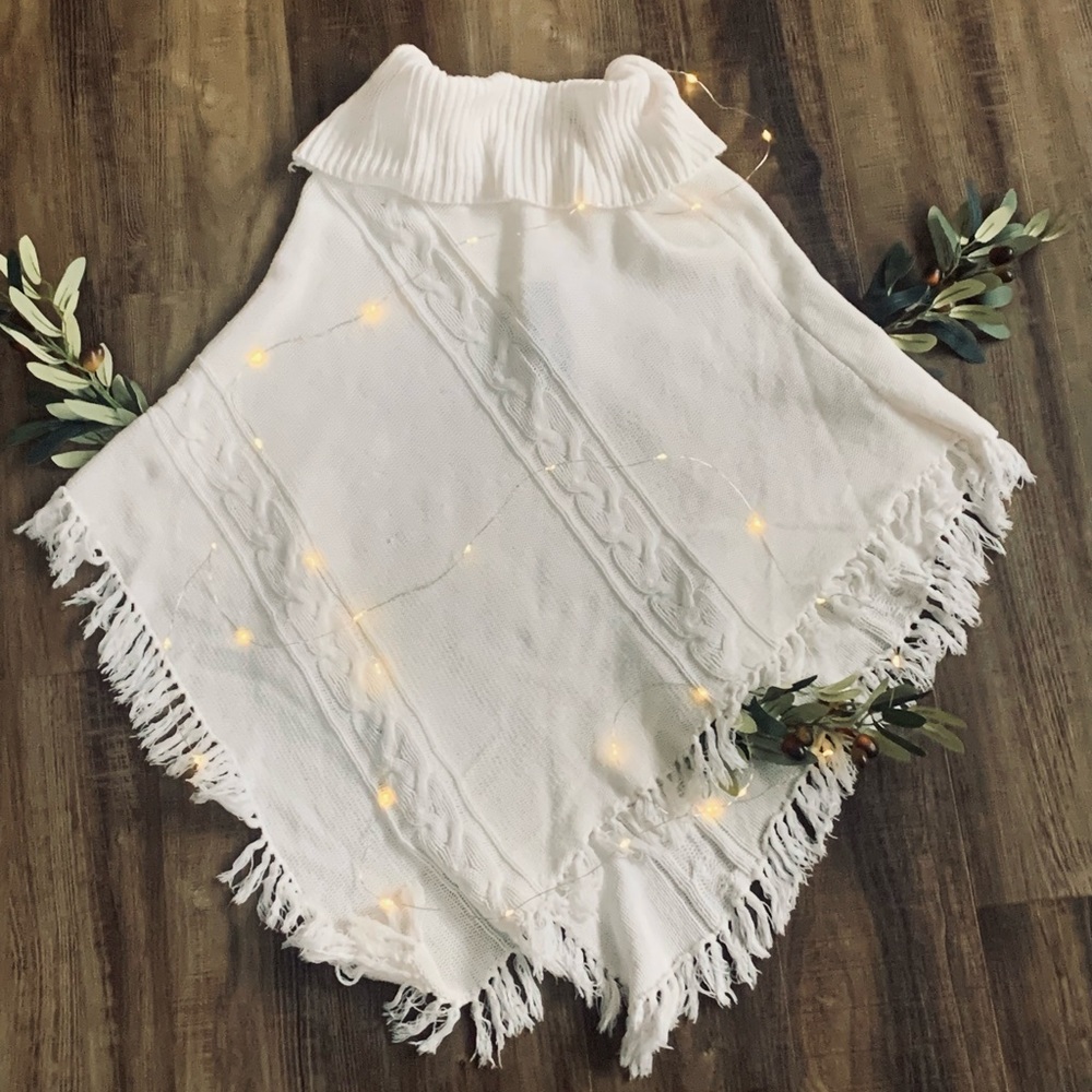 White Sweater Poncho | Cherokee